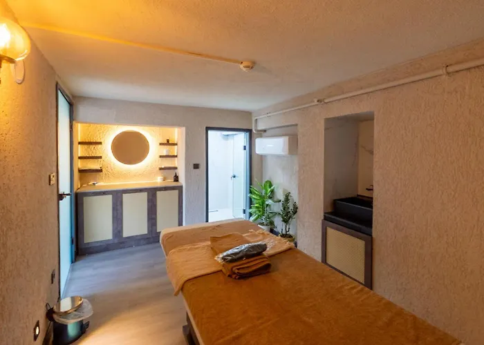 Rusel Park Couette-café 4*