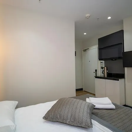 Rusel Park 4*