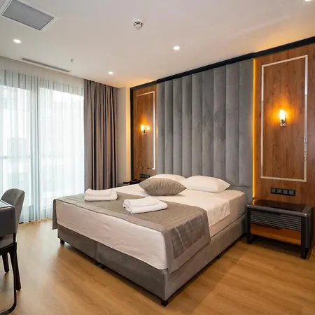 Rusel Park 4*